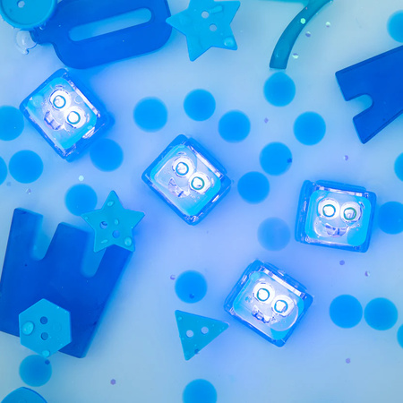 Glo Pals, Blair Light-Up Cubes