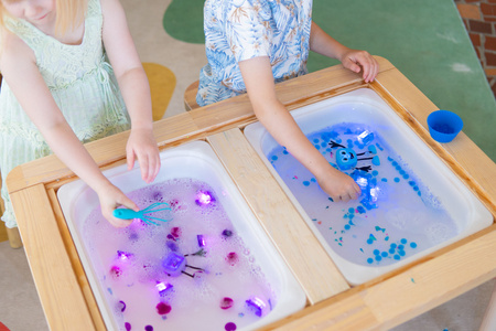 Glo Pals, Blair Light-Up Cubes