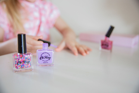 Oh Flossy, Lakier do paznokci Kremowy Fiolet, 12 ml, bio brokat, roślinna formuła CREAM VIOLET