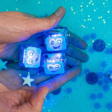 Glo Pals, Blair Light-Up Cubes