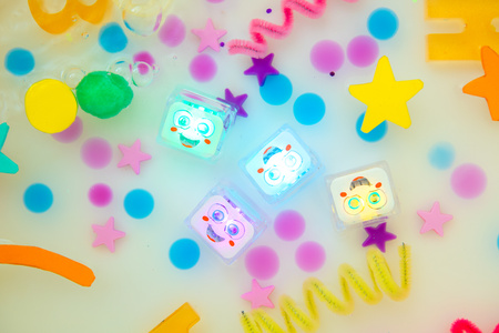 Glo Pals, Lumi Light-Up Cubes