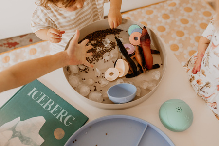 Jellystone, Tacka sensoryczna Play Tray Soft Blue 2w1 pojemnik niebieski
