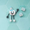 Glo Pals, Postać do kąpieli Party Pal - zestaw z dwiema kostkami sensorycznymi świecącymi w wodzie