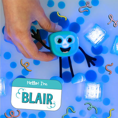 Glo Pals, Postać do kąpieli Blair - zestaw z dwiema kostkami sensorycznymi świecącymi w wodzie