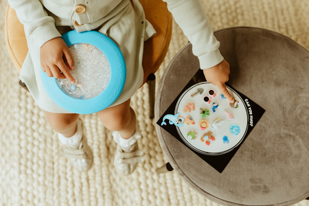 Jellystone, Sensoryczny dysk z figurkami A-Ku-Ku! Peekaboo, motyw Plaża