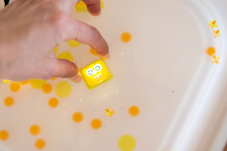 Glo Pals, Alex Light-Up Cubes