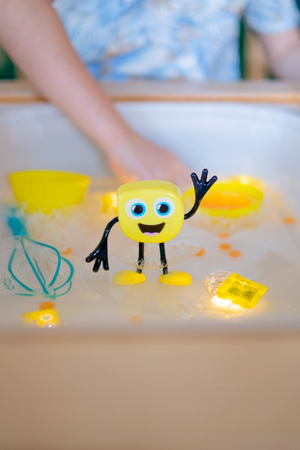 Glo Pals, Alex Light-Up Cubes