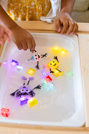 Glo Pals, Sammy Light-Up Cubes