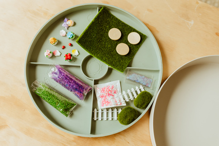 Jellystone, Zestaw sensoryczny Zaczarowany Ogród, wkład do tacki sensorycznej Play Tray